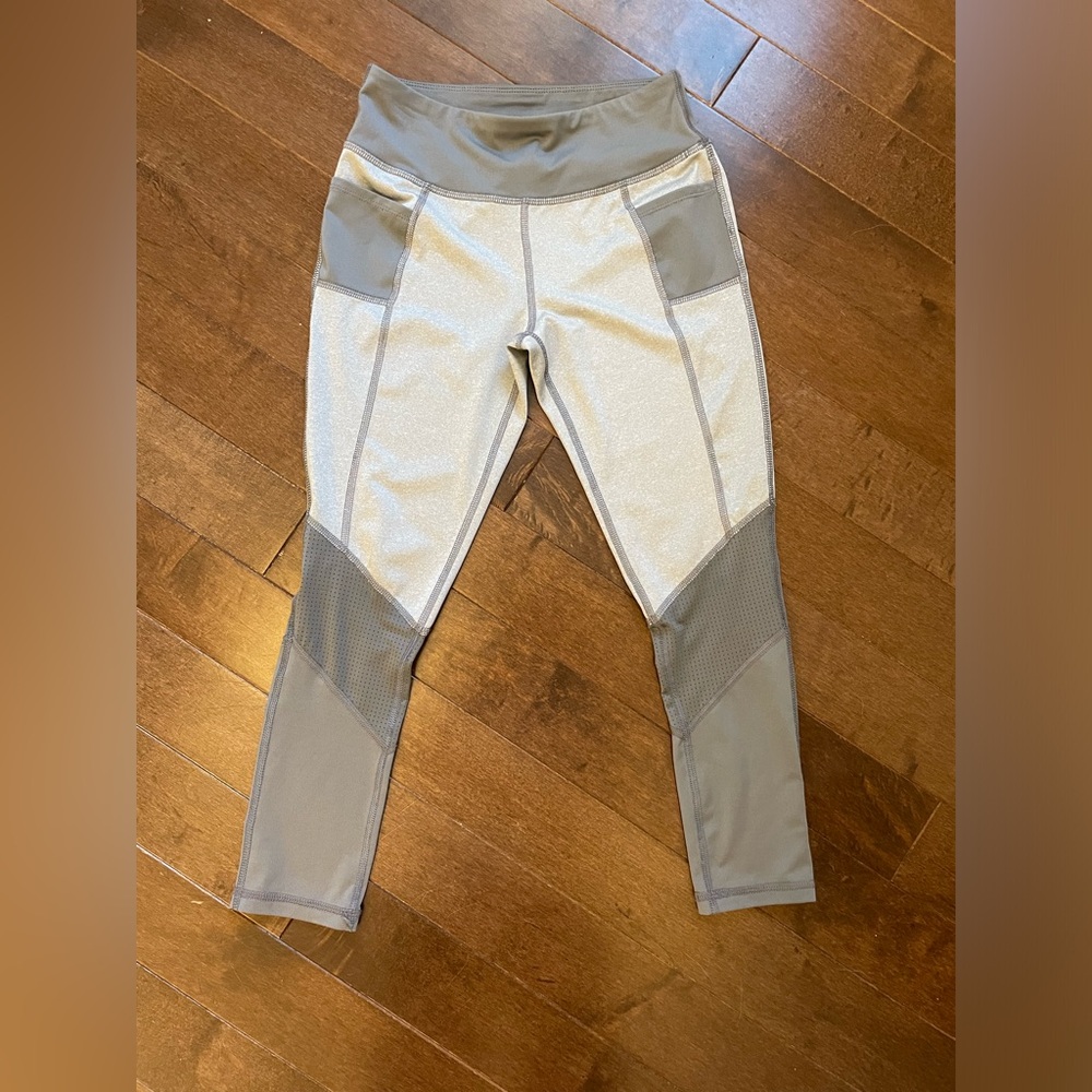 Girls capri leggings size 7/8 grey